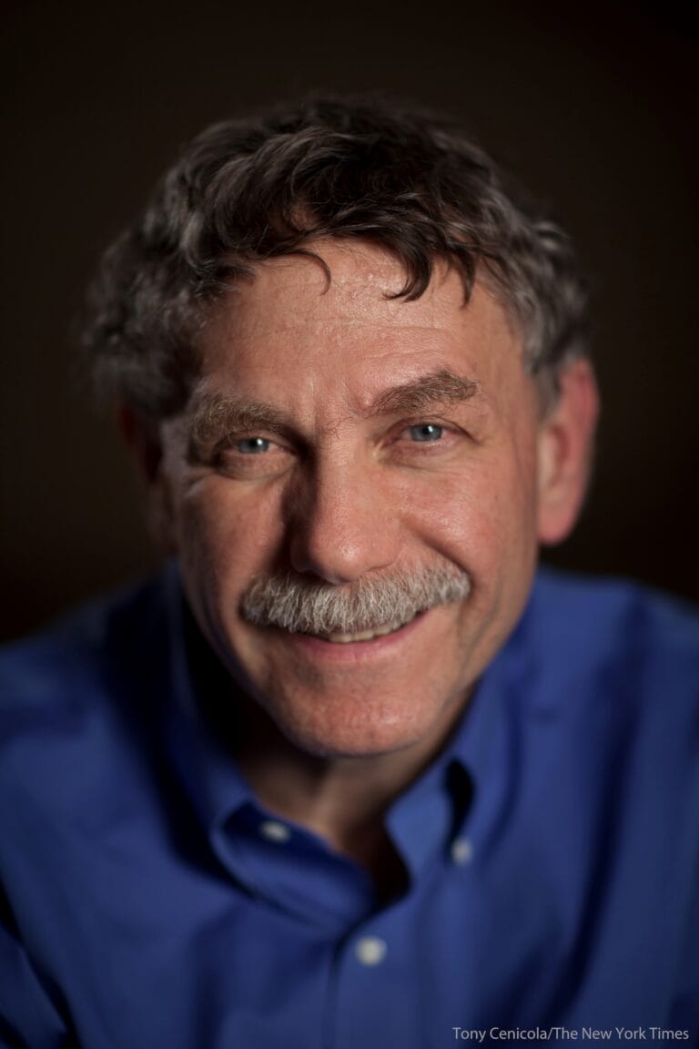 Picture of Eric Lander smiling.